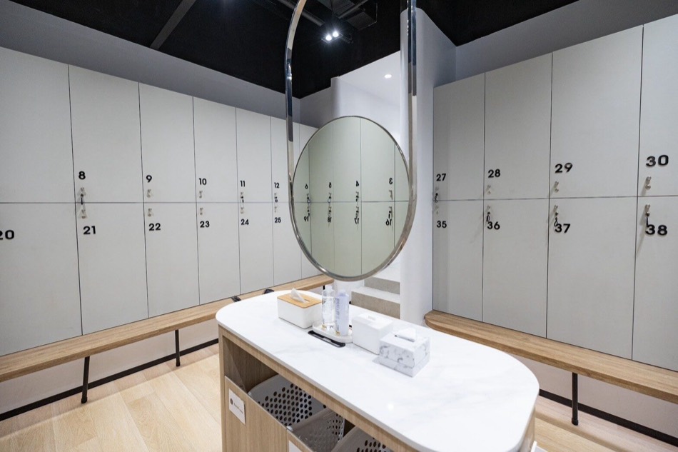 The powder room at SPLASH BOX (recovery)